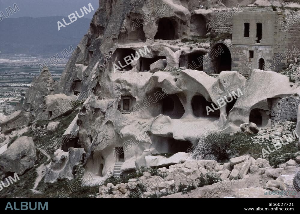 Kappadokien (Östliches Inneranatolien, Türkei).-Höhlenwohnungen.-Foto, 1986.