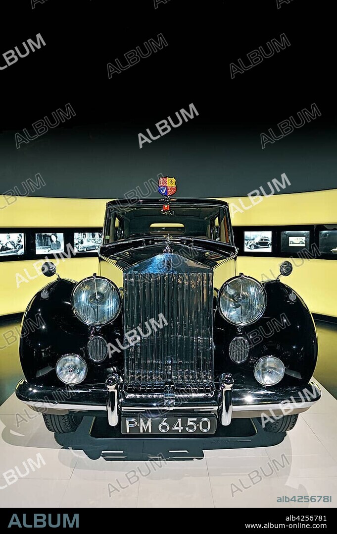 Rolls-Royce Phantom IV, 1950-56, only 18 pieces were built exclusively for royalty and heads of state, BMW Museum, Munich, Upper Bavaria, Bavaria, Germany