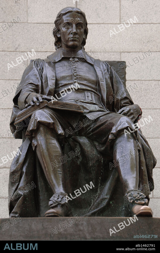 John Harvard (1607-1638). English clergyman. At his death, donated money and his library to a new University near Boston, later known as Harvard College. Statue. University of Harvard. Around Boston. Massachusetts. United States.
