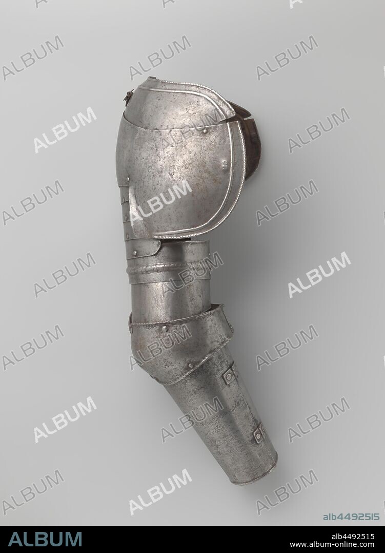 Right arm cover, Arm cover, iron, blank, consists of an articulated shoulder plate, upper arm pipe, an elbow cap and a lower arm pipe. At the top of the shoulder plate is an iron buckle, below which is an articulated strip that is riveted to the furnace arm pipe, the edges are flanged high and cabled. The upper arm pipe consists of two parts that are connected to each other at two points, a cabled bone in the middle. The elbow cover has two parts and has flanged cable edges. The forearm pipe consists of two parts connected to each other with two hinges through which the pieces can be opened. The whole is painted black., anonymous, Europe, 1499 - 1699, iron (metal), l 61.5 cm × w 25 cm × h 23 cm.
