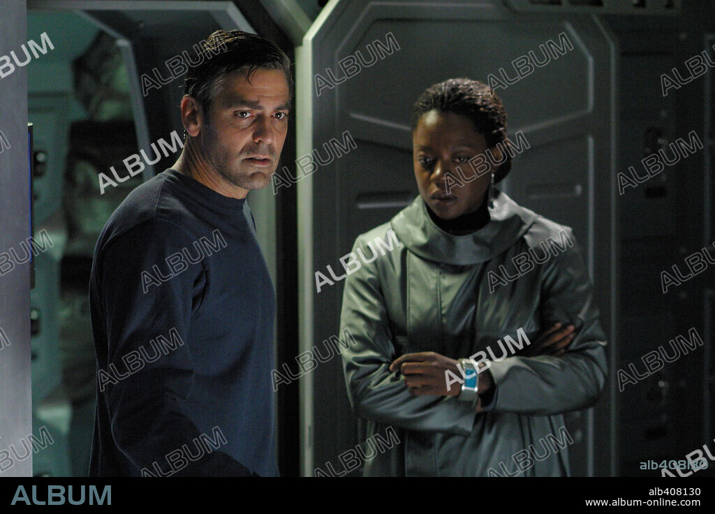 GEORGE CLOONEY and VIOLA DAVIS in SOLARIS, 2002, directed by STEVEN SODERBERGH. Copyright 20TH CENTURY FOX.
