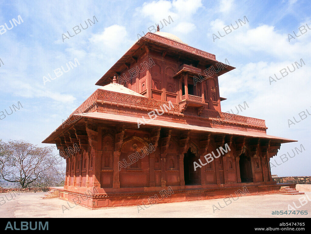 Fatehpur Sikri (the City of Victory) was built during the second half of the 16th century by the Emperor Akbar (r. 1556-1605). It was the capital of the Mughal Empire for 10 years.