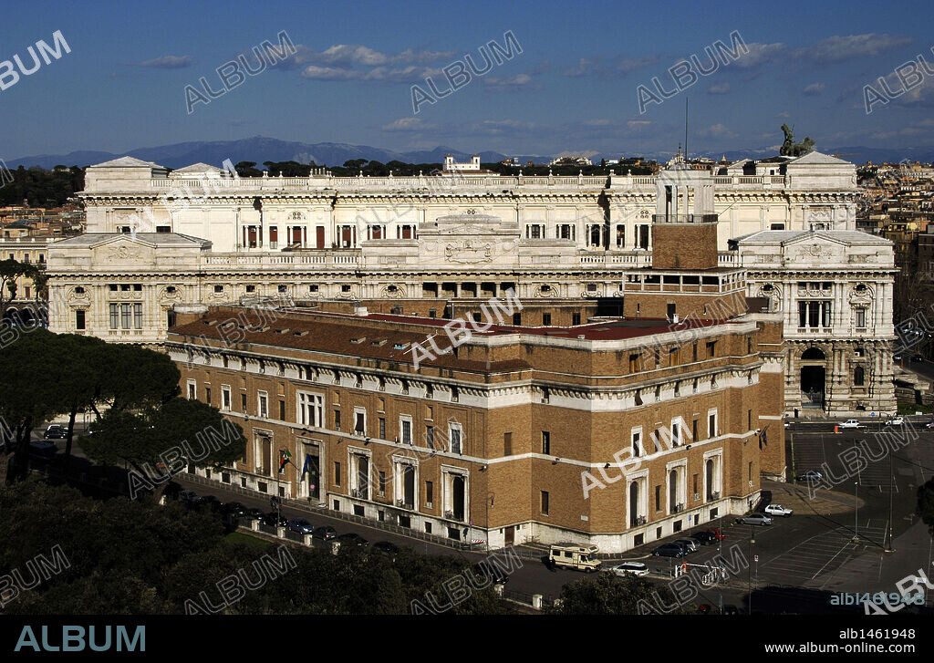 Italy. Rome. The Palace of Justice, seat of the Supreme Court of Cassation and the Judicial Public Library. Designed by Guglielmo Calderini and built between 1888 and 1910.