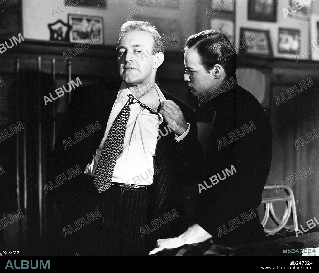 LEE J. COBB and MARLON BRANDO in ON THE WATERFRONT, 1954, directed by ELIA KAZAN. Copyright COLUMBIA PICTURES.