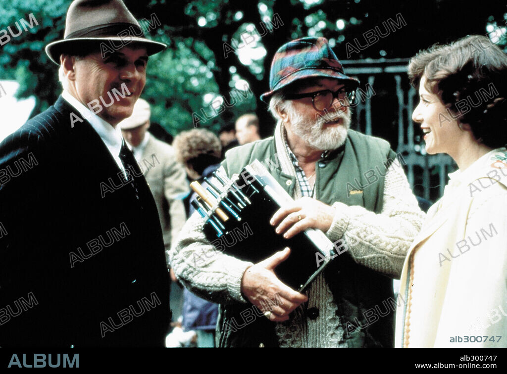 ANTHONY HOPKINS, DEBRA WINGER y RICHARD ATTENBOROUGH en TIERRAS DE PENUMBRA, 1993 (SHADOWLANDS), dirigida por RICHARD ATTENBOROUGH. Copyright SAVOY PICTURES.