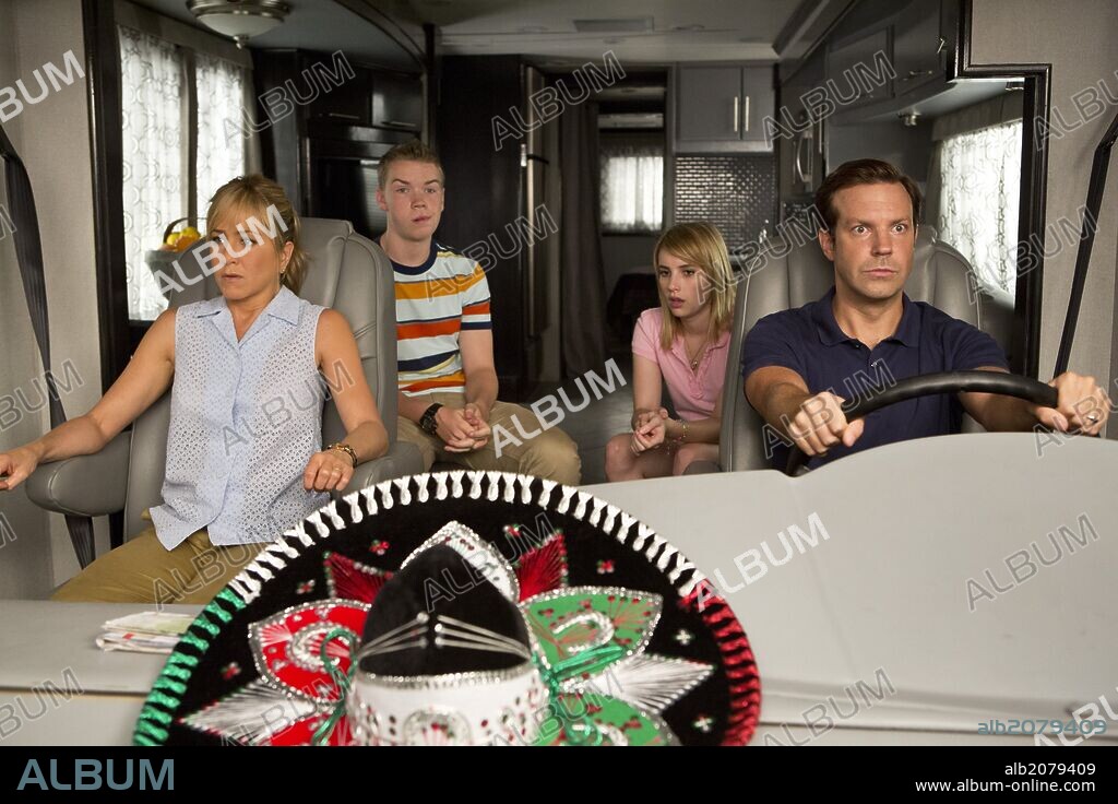 EMMA ROBERTS, JASON SUDEIKIS, JENNIFER ANISTON y WILL POULTER en SOMOS LOS MILLER, 2013 (WE'RE THE MILLERS), dirigida por RAWSON MARSHALL THURBER. Copyright NEW LINE CINEMA.