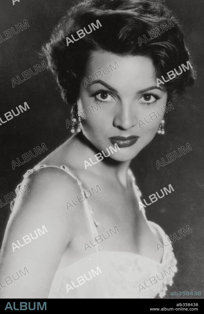 SARA MONTIEL en DOS PASIONES Y UN AMOR, 1956 (SERENADE), dirigida por ANTHONY MANN. Copyright M.G.M.