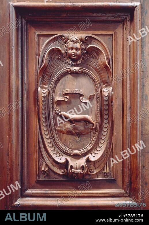 Florence - Firenze (Toscane, Italie), Palais des Offices - Palazzo degli Uffizi, Porta delle Suppliche (1580 de Bernardo Buontalenti, 1536-1608). Détail : cartouche avec emblème. Bois sculpté.