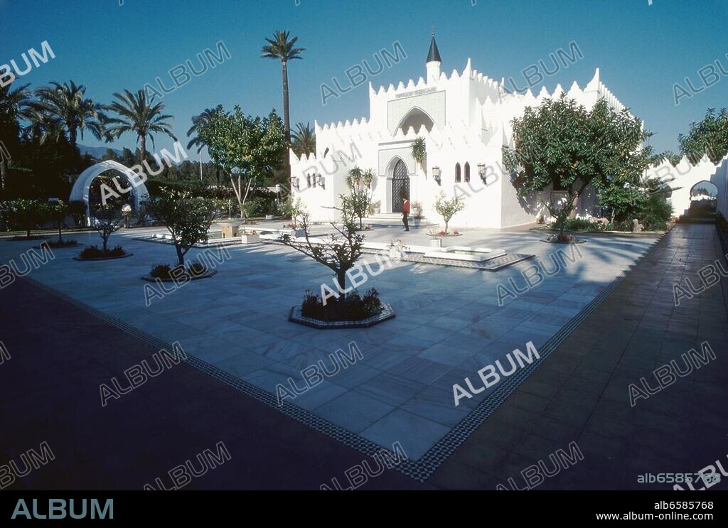 Marbella (Andalusien, Spanien), Moschee / Mezquita del Rey Abdula Aziz Al-Saud ( eingeweiht 1981; Arch.: Juan Mora Urbano). /-Außenansicht.-/ Foto, 1991.