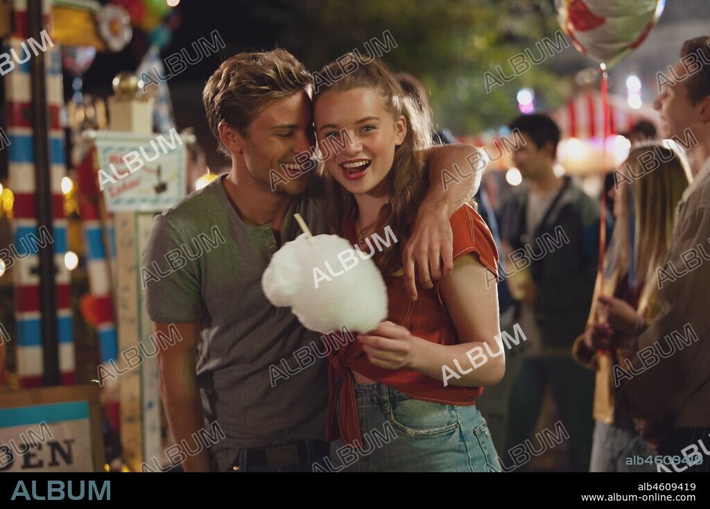 JANNIK SCHUMANN and LUNA WEDLER in CLOSE TO THE HORIZON, 2019 (DEM HORITZONT SO NAH), directed by TIM TRACHTE. Copyright Pantaleon Films / Studiocanal / SevenPictures Film.