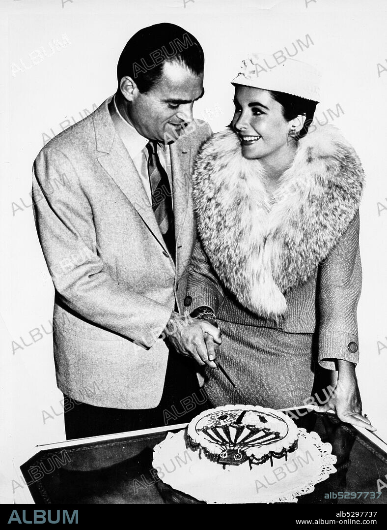 Elizabeth taylor. mike todd. new york. 1957. (Photo by: Marka/Universal Images Group via Getty Images).