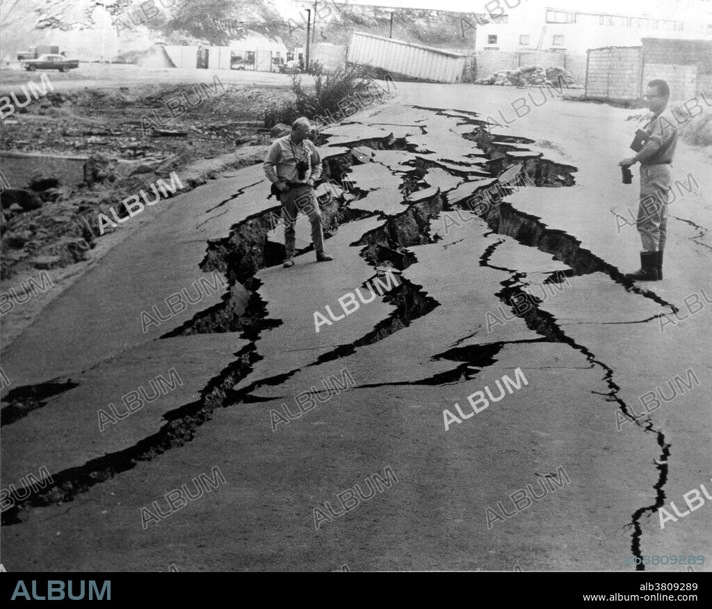 Peru Earthquake May 31, 1970. Slumping and fissuring of the paved road near the bay shore in western Chimbote due to liquefaction and lateral spreading of water-saturated beach sediments. The 1970 Ancash earthquake or Great Peruvian Earthquake was an undersea earthquake. Combined with a resultant landslide, it was the worst catastrophic natural disaster ever recorded in the history of Peru. The earthquake affected the Peruvian regions of Ancash and La Libertad. The epicenter of the earthquake was located 35 km off the coast of Casma and Chimbote on the Pacific Ocean, where the Nazca Plate is being subducted by the South American Plate. It had a magnitude of 7.9 to 8.0 on the Richter scale and an intensity of up to VIII on the Mercalli scale. No significant tsunami was reported. The earthquake struck on a Sunday afternoon at 15:23:31 local time (20:23:31 UTC) and lasted 45 seconds. The quake destabilized the northern wall of Mount HuascarÃ¡n, causing a rock, ice and snow avalanche and burying the towns of Yungay and Ranrahirca. Five days after the earthquake, Peruvian officials feared a death toll as high as 30,000. Several days later that figure was tentatively raised to 50,000. An Associated Press dispatch on July 14 said Peru's Minister of Health now estimated the number of dead and missing persons to be 70,000. It may be impossible ever to assess fully the toll of this seismic disaster.