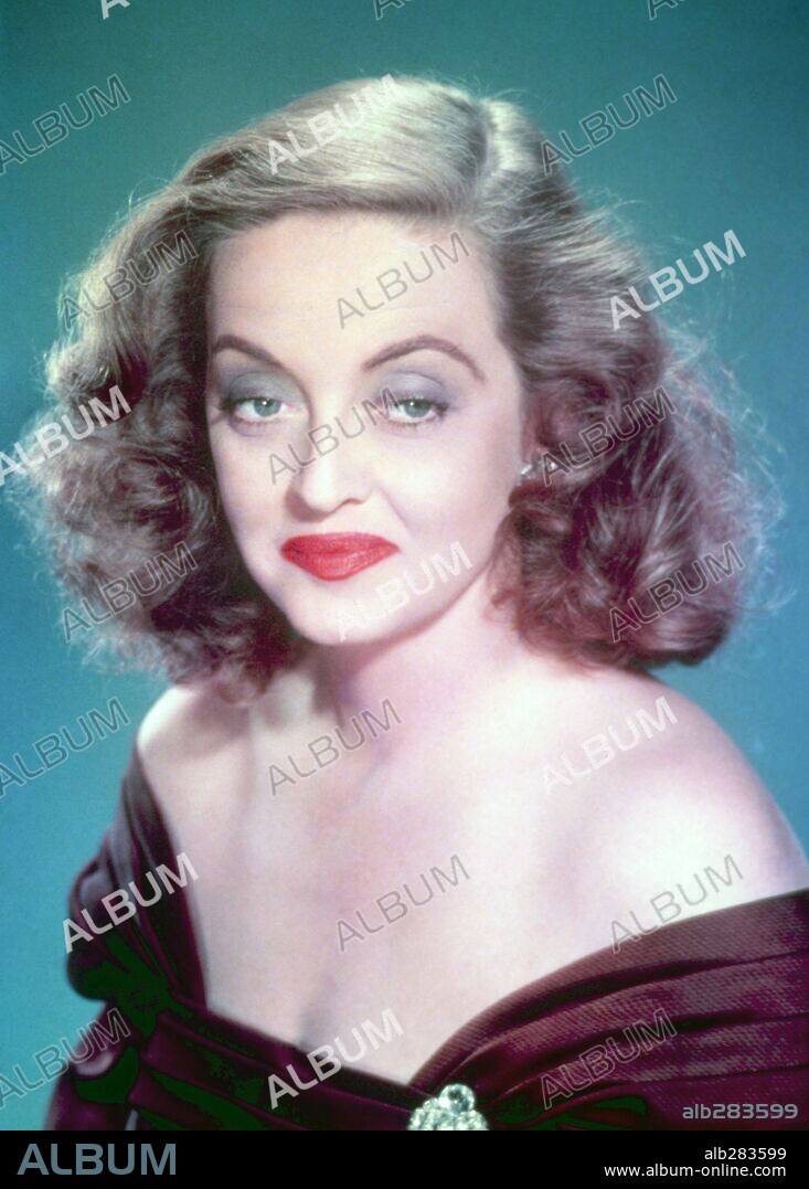 BETTE DAVIS dans ALL ABOUT EVE, 1950, réalisé par JOSEPH L. MANKIEWICZ. Copyright 20TH CENTURY FOX.