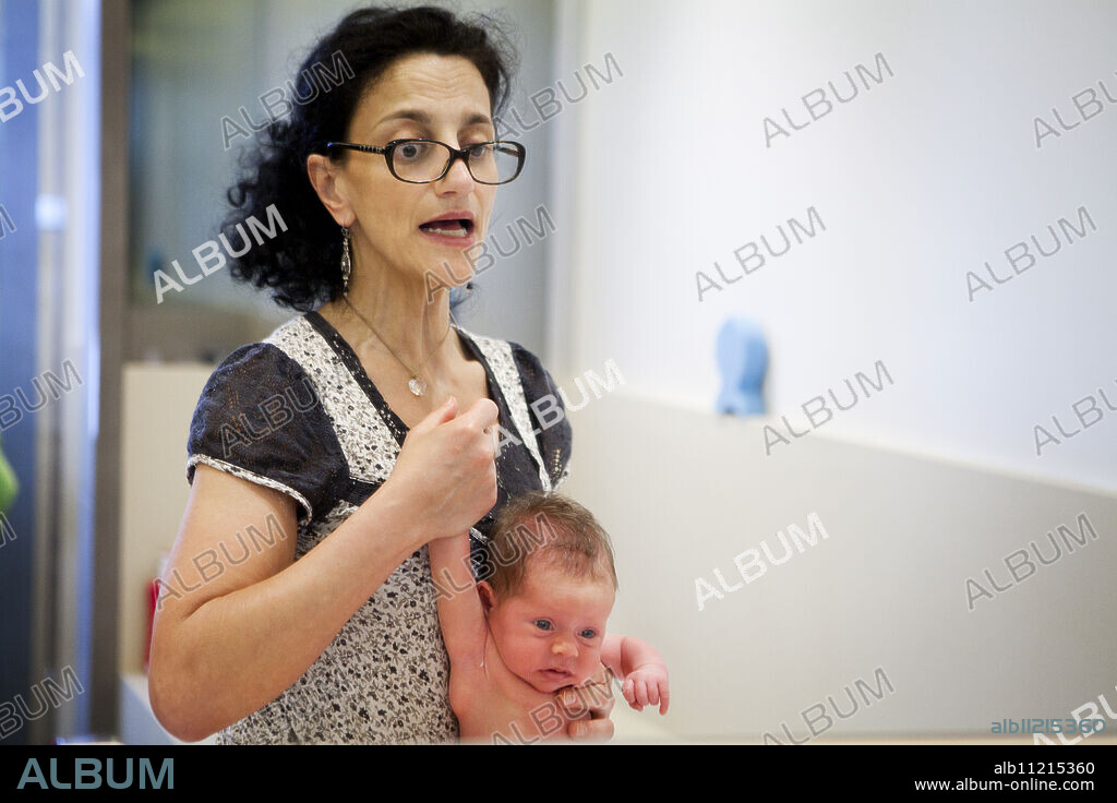 Reportage alongside Sonia Rochel, a pediatric nursing assistant in Paris, France, who has developed a unique approach to bathing : "Thalasso Baby Bath" (TBB). After the bath, Sonia massages Cathia who is 3 weeks old.