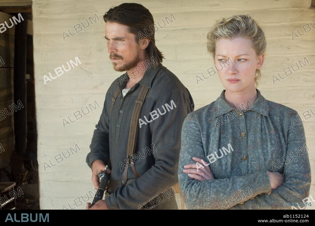 CHRISTIAN BALE and GRETCHEN MOL in 3: 10 TO YUMA, 2007, directed by JAMES MANGOLD. Copyright RELATIVITY MEDIA/ TREE LINE FILMS.