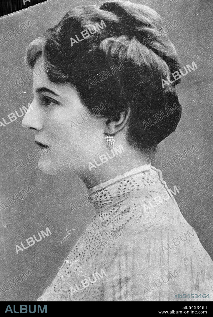 Clementine Hozier at her wedding. June 25, 1953.