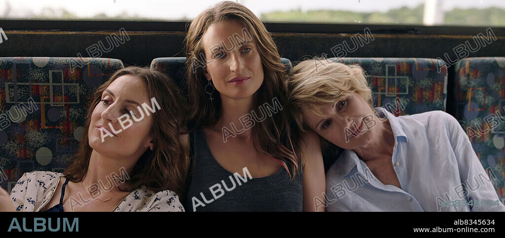 CAMILLE CHAMOUX, CAMILLE COTTIN y MIOU-MIOU en VACACIONES CON MAMA, 2018 (LARGUÉES), dirigida por ELOISE LANG. Copyright CN7 Productions / Chaocorp production / Estrella Productions.