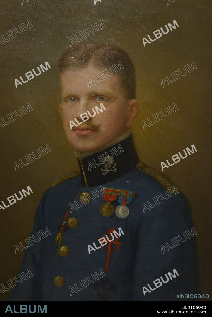 MANUEL DEL PALACIO Y FREIRE-DUARTE (1872-1920). SPANISH PAINTER.. Fernando María de Baviera y Borbón (1884-1958). Infante de España. Retrato vistiendo uniforme de Comandante del Regimiento de Cazadores de Caballería Lusitania. Oleo sobre lienzo por Manuel del Palacio y Freire-Duarte (1872-1920), 1911. Museo del Ejército. Toledo. España.