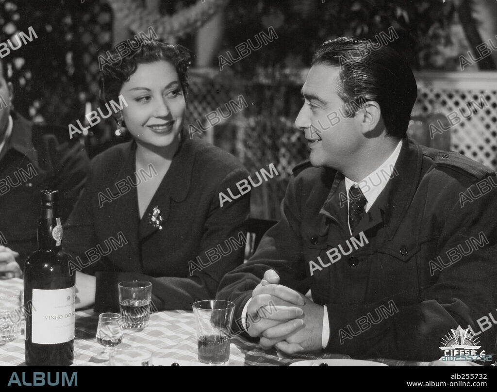 CARMEN MORELL et PEPE BLANCO dans AMOR SOBRE RUEDAS, 1954, réalisé par RAMON TORRADO. Copyright BENITO PEROJO-C.E.A.