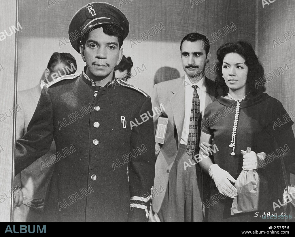 CANTINFLAS en SUBE Y BAJA, 1959, dirigida por MIGUEL M. DELGADO.