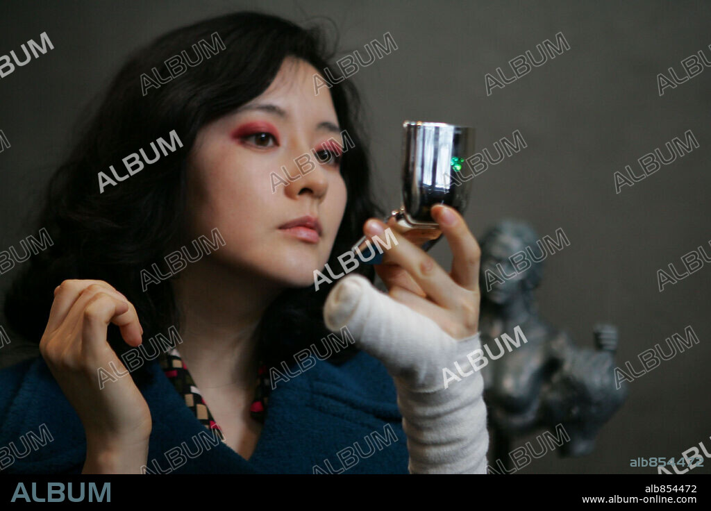 LEE YOUNG in SYMPATHY FOR LADY VENGEANCE, 2005 (CHINJEOLHAN GEUMJASSI), directed by PARK CHAN-WOOK. Copyright MOHO FILMS.