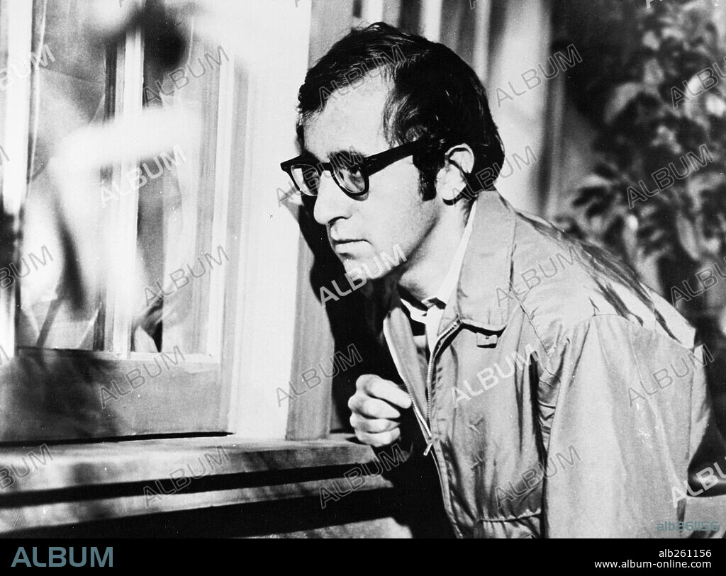 WOODY ALLEN en TOMA EL DINERO Y CORRE, 1969 (TAKE THE MONEY AND RUN), dirigida por WOODY ALLEN. Copyright CINERAMA.
