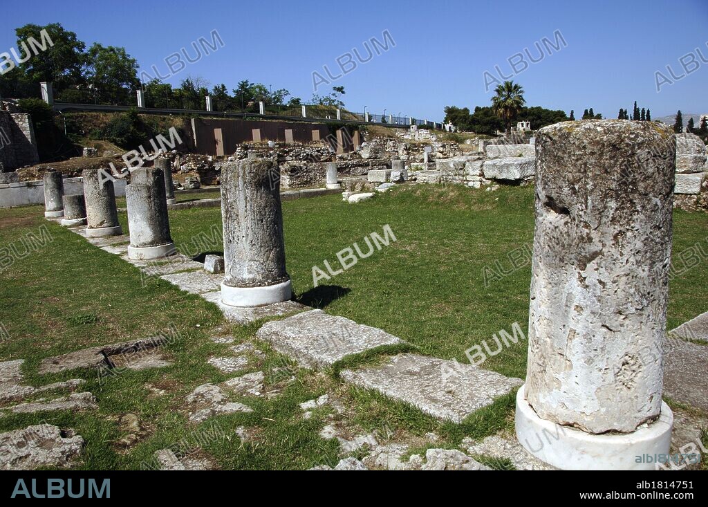 ARTE GRIEGO. GRECIA. Vista de las ruinas del CERAMICO (KERAMEIKOS), antiguamente ocupada por un cementerio y una acrópolis. El nombre deriva del antiguo demos (barrio) del Cerámico o de los Alfareros. Detalle del POMPEION construido en la segunda mitad del siglo V a. C. y reconstruido en épocas posteriores De ahí salían las Panateneas en cortejo para subir al Partenón. ATENAS.
