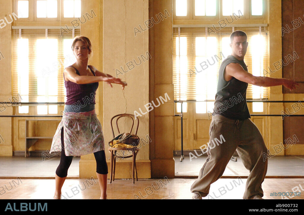 CHANNING TATUM y JENNA DEWAN-TATUM en STEP UP [BAILANDO], 2006 (STEP UP), dirigida por ANNE FLETCHER. Copyright SUMMIT ENTERTAINMENT / CARUSO, PHILLIP.