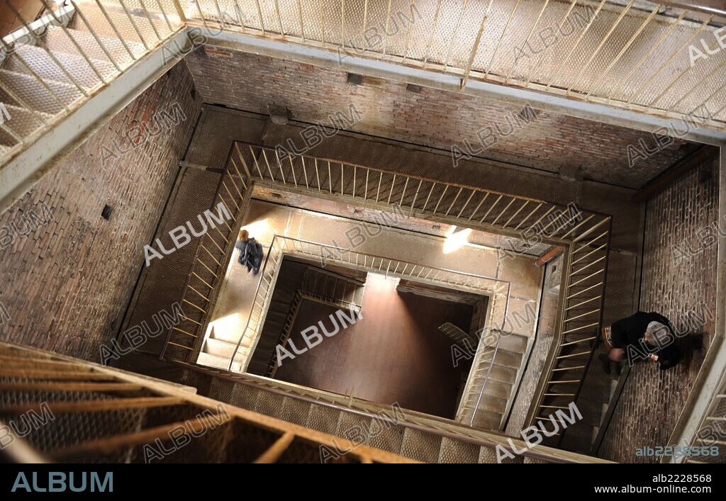 ITALIA. LUCCA. Interior de la TORRE GUINIGI, DE 44,25 m. altura. Siglo XIV. La Toscana.