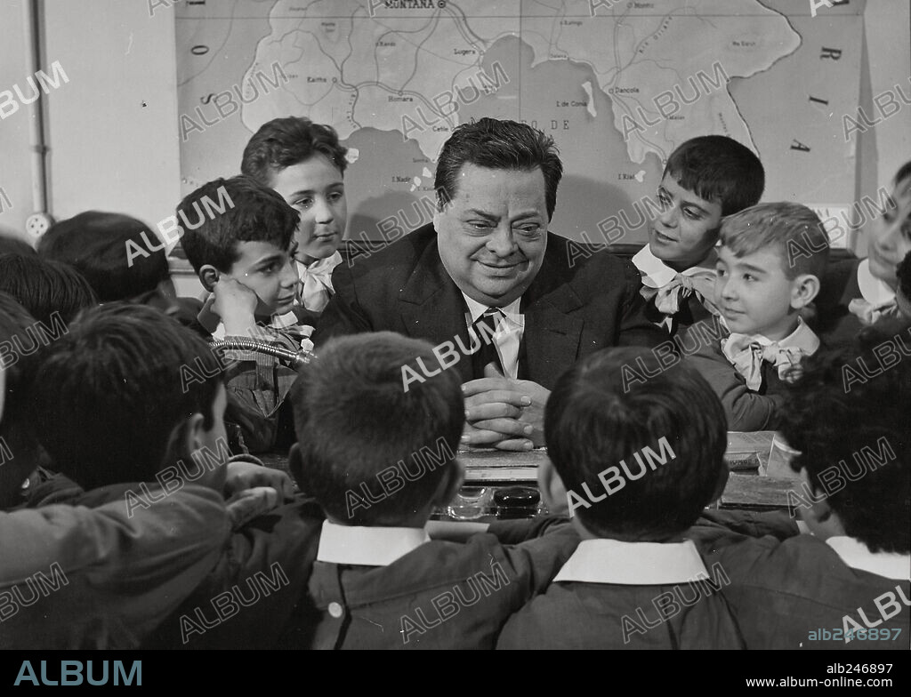 ALDO FABRIZI in THE TEACHER AND THE MIRACLE, 1957 (EL MAESTRO), directed by ALDO FABRIZI. Copyright UNION FILMS.