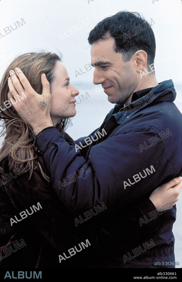DANIEL DAY-LEWIS y EMILY WATSON en THE BOXER, 1997, dirigida por JIM SHERIDAN. Copyright UNIVERSAL PICTURES / CONNOR, FRANK.