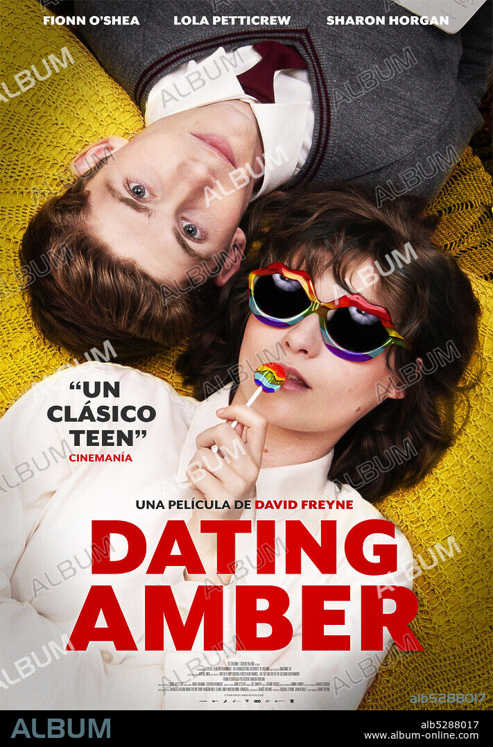 FIONN O'SHEA y LOLA PETTICREW en DATING AMBER, 2020, dirigida por DAVID FREYNE. Copyright SCREEN IRELAND.