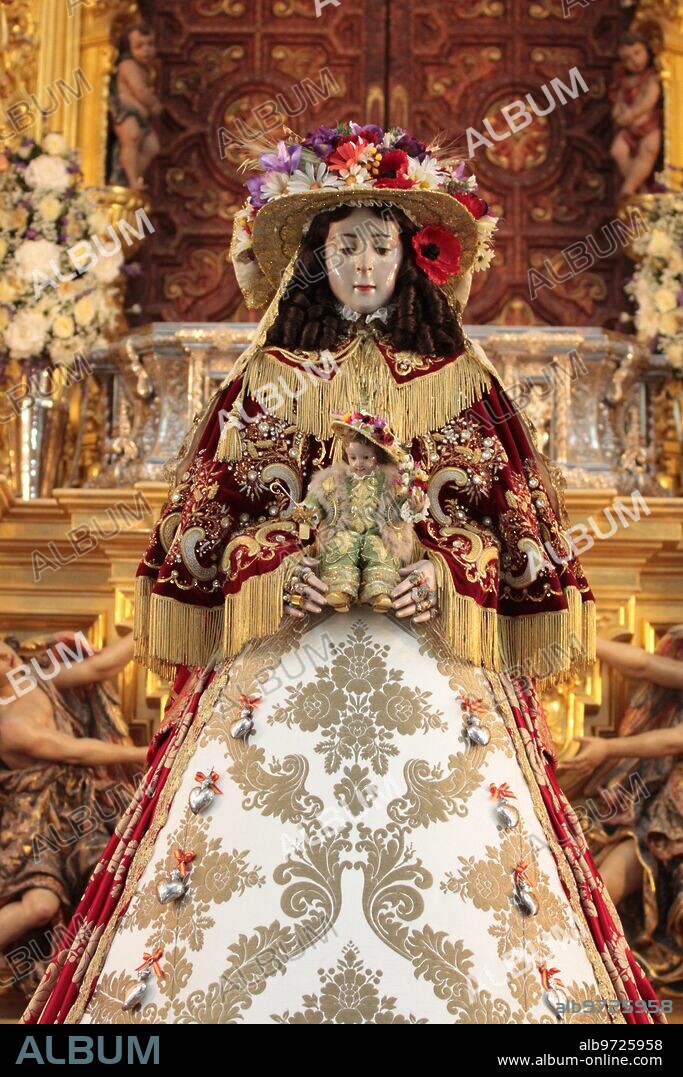 12 agosto 2012. Virgen del Rocío vestida de pastora.