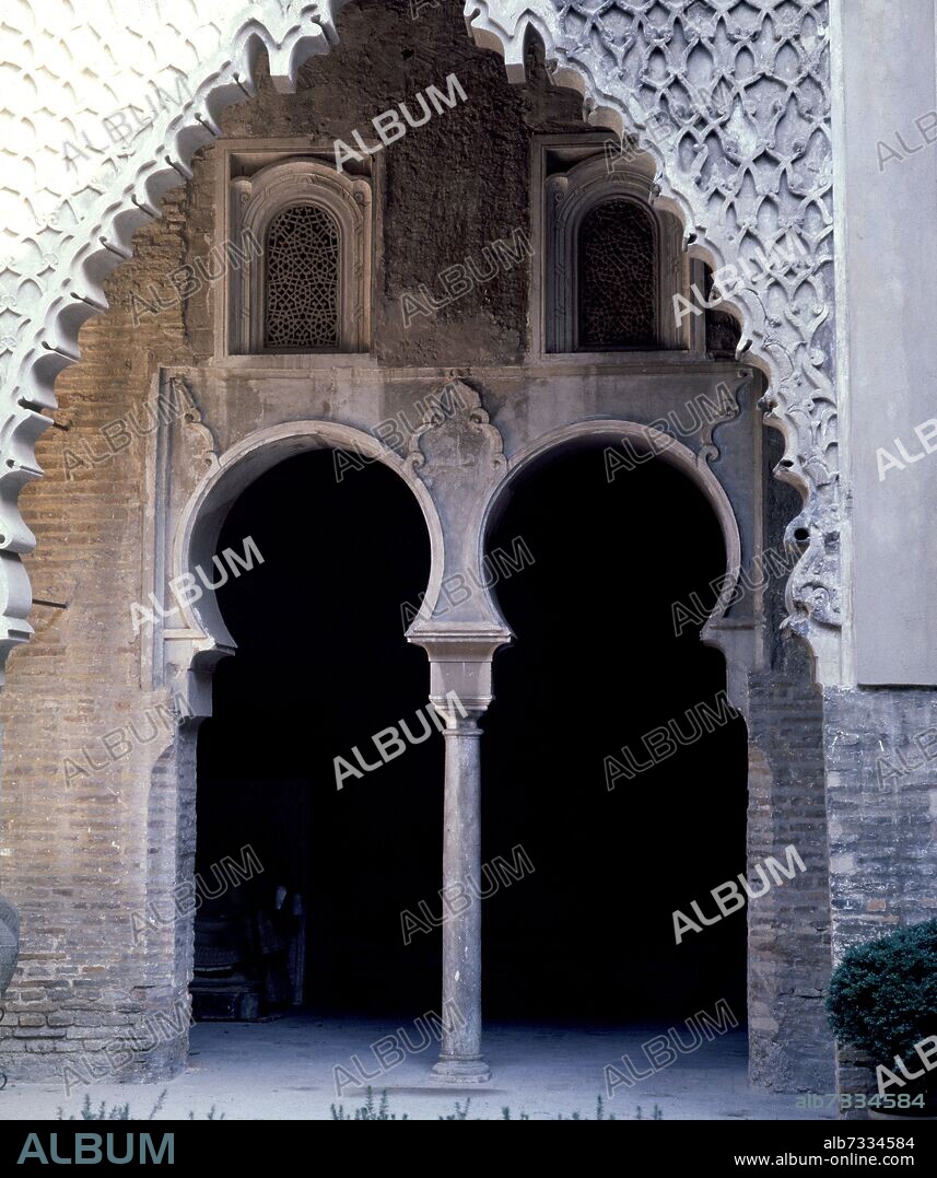 PATIO DE LOS YESOS - ARCOS DE HERRADURA - SIGLO XII - PERIODO ALMOHADE.