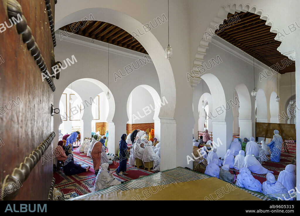 women praying, Al Karaouine Mosque, Built in the year 859, Fez, morocco, africa.