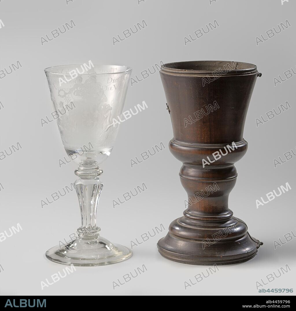 Goblet with the inscription: DER BURG'REN LOVE AND TROU IS SAFELY SHELLS FOR ONE / THAT PEACE AND FREEDOM Dares to leave, with sheath, Goblet with trunk with profiled nodus including a leg with hollow facets on double ring. The base is flattened with a flat protruding edge. The chalice is conical and runs to the bottom with air bubbles, around. Decoration: virgin with helmet and shield next to a man in Roman costume who puts his foot on a viper and in his left hand wears a laurel wreath. Behind the virgin a lamb, left and right of this group of putti with weaponry. On the other side a crowned weapon with three lilies in a rocaille frame, on which flowers and a cornucopium full of fruit depend. At the top around the inscription: DER BURG'REN LOVE AND TROU IS'T SAFEST INSIDE / THAT PEACE AND VRYHEIDT MINT AND BOOSHEIT DARE. Signed and dated: W: O: R: 1738. With case., anonymous, 1738, bokaal, foedraal, glassblowing, h 22.9 cm × d 10.7 cm.