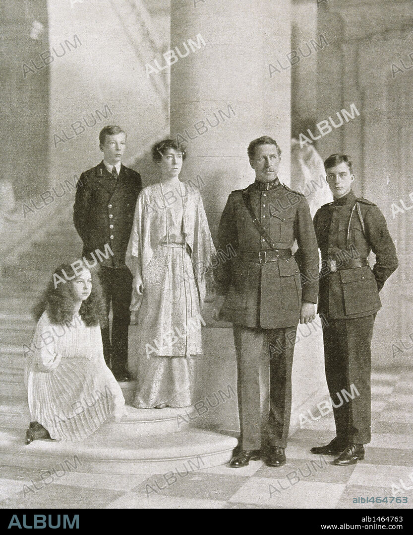Albert I (1875-1934). King of Belgium (1909-1934). The Belgian royal family at the Castle of Laeken. King Albert and Queen Elizabeth surrounded by their children: Prince  Leopold Philippe, Duke of Brabant and future Leopold III, Prince Karl Theodor, Count of Flanders and Regent, and Princess Maria Jose. Photo 1920.