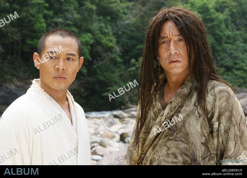 JACKIE CHAN y JET LI en EL REINO PROHIBIDO, 2008 (THE FORBIDDEN KINGDOM), dirigida por ROB MINKOFF. Copyright CASEY SILVER PRODUCTIONS/CHINA FILMS CO-PRODUCTION CORP.