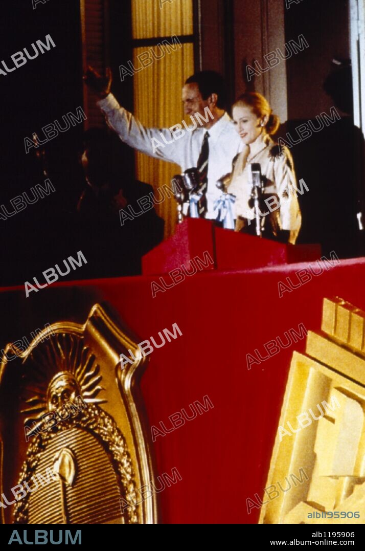 JONATHAN PRYCE and MADONNA in EVITA, 1996, directed by ALAN PARKER. Copyright CINERGI PICTURES.