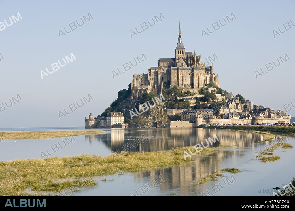 The island of Mont-Tombe and the 12th century Benedictine Abbey of Mont-St.-Michel, UNESCO World Heritage Site, on the estuary of the river Couesnon, Basse Normandie, France, Europe.