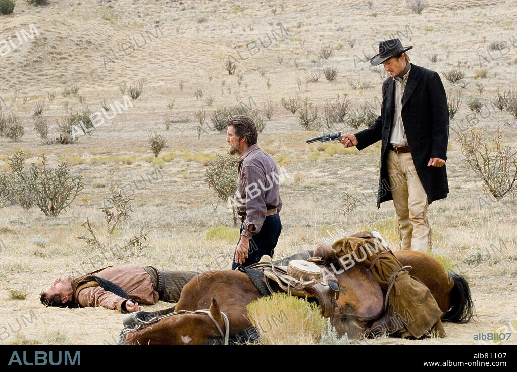 LIAM NEESON y PIERCE BROSNAN en ENFRENTADOS, 2006 (SERAPHIM FALLS), dirigida por DAVID VON ANCKEN. Copyright ICON PRODUCTIONS.