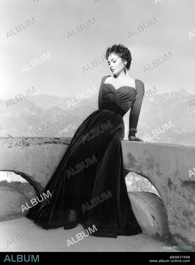 GINA LOLLOBRIGIDA in BEAT THE DEVIL, 1953, directed by JOHN HUSTON. Copyright UNITED ARTISTS.