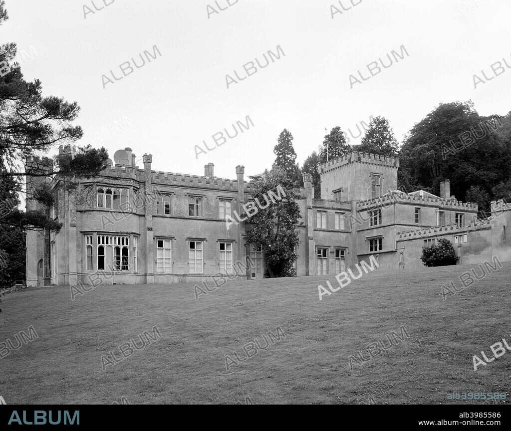 Warleigh Manor School, Warleigh Lane, Bathford, Bath and Northeast Somerset, 1999. An exterior view of the former country house of Warleigh Manor which was built in 1814-1815 by John Webb of Staffordshire for Henry Skrine. It is now a special school.