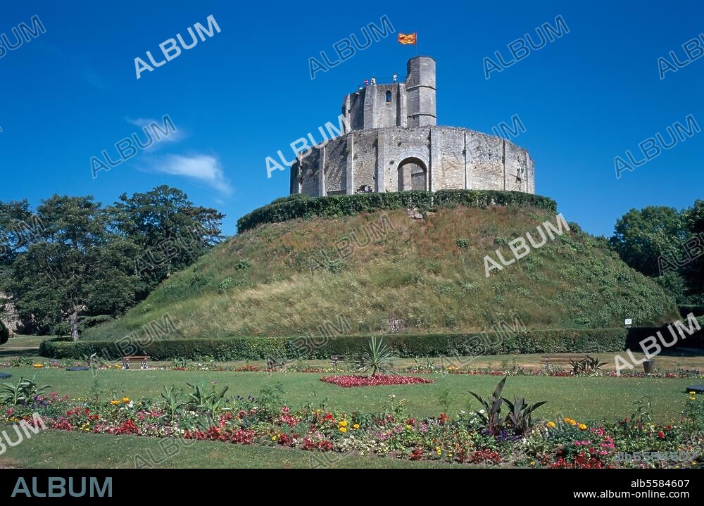 Gisors (Dép. Eure, Frankreich), Château. (normannische Festung 11./12. Jh.). Außenansicht: Blick von Süden. Foto (Florian Monheim).