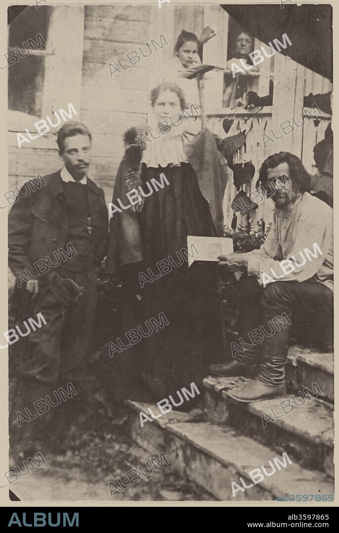 ANONYMOUS. Lou Andreas-Salomé and Rainer Maria Rilke visiting Spiridon Drozhzhin.
