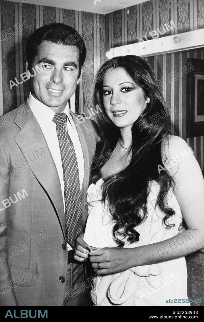 ISABEL PANTOJA. MARIA ISABEL PANTOJA MARTIN. CANTANTE ESPAÑOLA.SEVILLA 1956 -. JUNTO A SU MARIDO , EL TORERO FRANCISCO RIVERA PAQUIRRI. AÑO 1982.