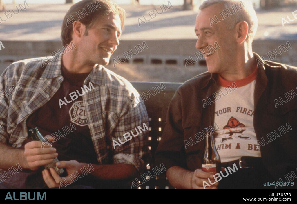 EDWARD BURNS y JOHN MAHONEY en ELLA ES ÚNICA, 1996 (SHE'S THE ONE), dirigida por EDWARD BURNS. Copyright GOOD MACHINE / BAILEY, K.C.