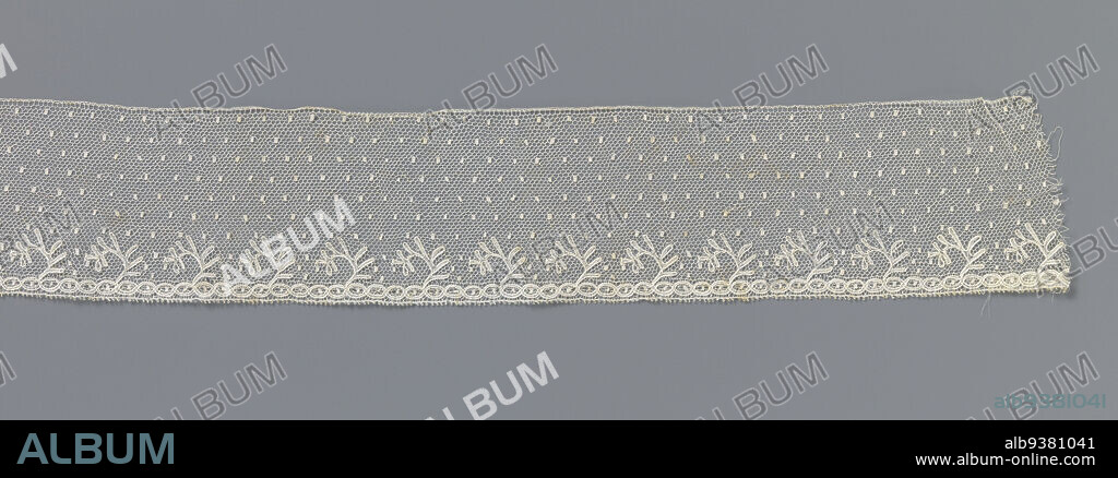 Strip of bobbin lace with one-sided sprigs with stiff straight leaves, Strip of natural-colored bobbin lace: Lille lace. Beneath a broad scattering of square puffs, the repeating pattern consists of a crooked twig with stiff straight leaves. The twig springs from a row of concatenated ovals along the bottom of the strip. The motifs are connected by a fine lattice ground, a tulle ground. The sparse fullwork is made in linen stitch, with thicker and shiny contour threads. The muslins are made in molding stroke. The top and bottom of the strip are finished straight, with picots on the bottom., anonymous, Lille, c. 1805 - c. 1815, linen (material), bobbin lace, Lille lace, length 124 cm × width 7 cm × 2.7 cm.