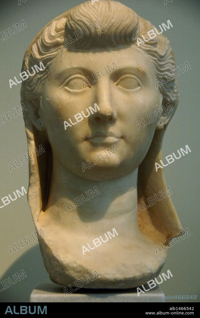 LIVIA DRUSILA (58 a. C-29 d. C). Dama romana, esposa del emperador Augusto. Busto realizado en mármol pario, fechado h. 20 aC. Localizado en Creta. Museo Arqueológico Nacional. Atenas. Grecia.