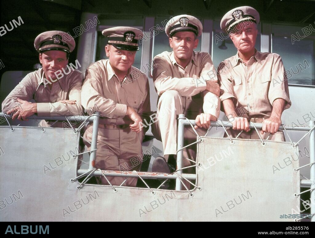 HENRY FONDA, JACK LEMMON, JAMES CAGNEY and WILLIAM POWELL in MISTER ROBERTS, 1955, directed by JOHN FORD and MERVYN LEROY. Copyright WARNER BROTHERS.